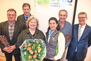 Der Präsident Marc Brodbeck (hinten links) ehrte und verdankte an der Versammlung folgende Personen: Marcel Strub, Susanne Strub, Evelyne Gasser, Christian Schürch und Peter Saner (v. l. n. r.).