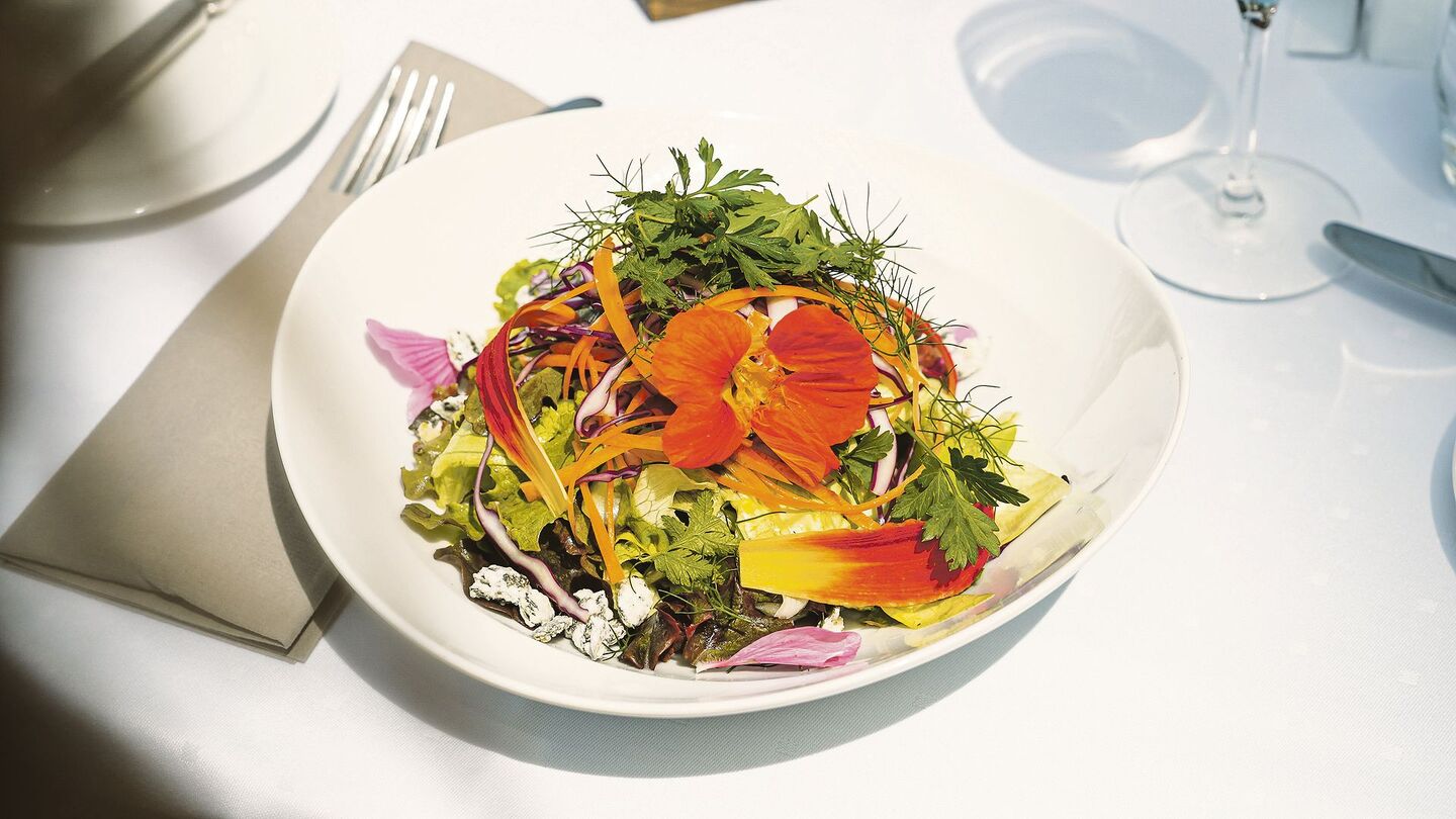 Vor allem im urbanen Gebiet finden sich vermehrt Restaurants, welche mit Bioprodukten arbeiten. Im Kantinenbereich ist der Bioanteil aber noch mehrheitlich bescheiden.