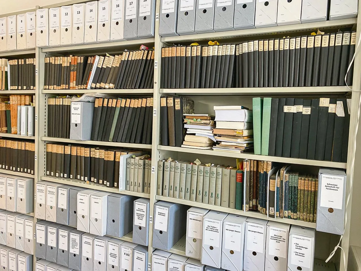 497cc06930690f7dfa0a4bed87747067bf4f2959 Viele Archivalien werden nicht direkt im Agrararchiv in Bern aufbewahrt – diese Periodika hier, also regelmässig erscheinende landwirtschaftliche Publikationen, aber schon. (Bild jw)