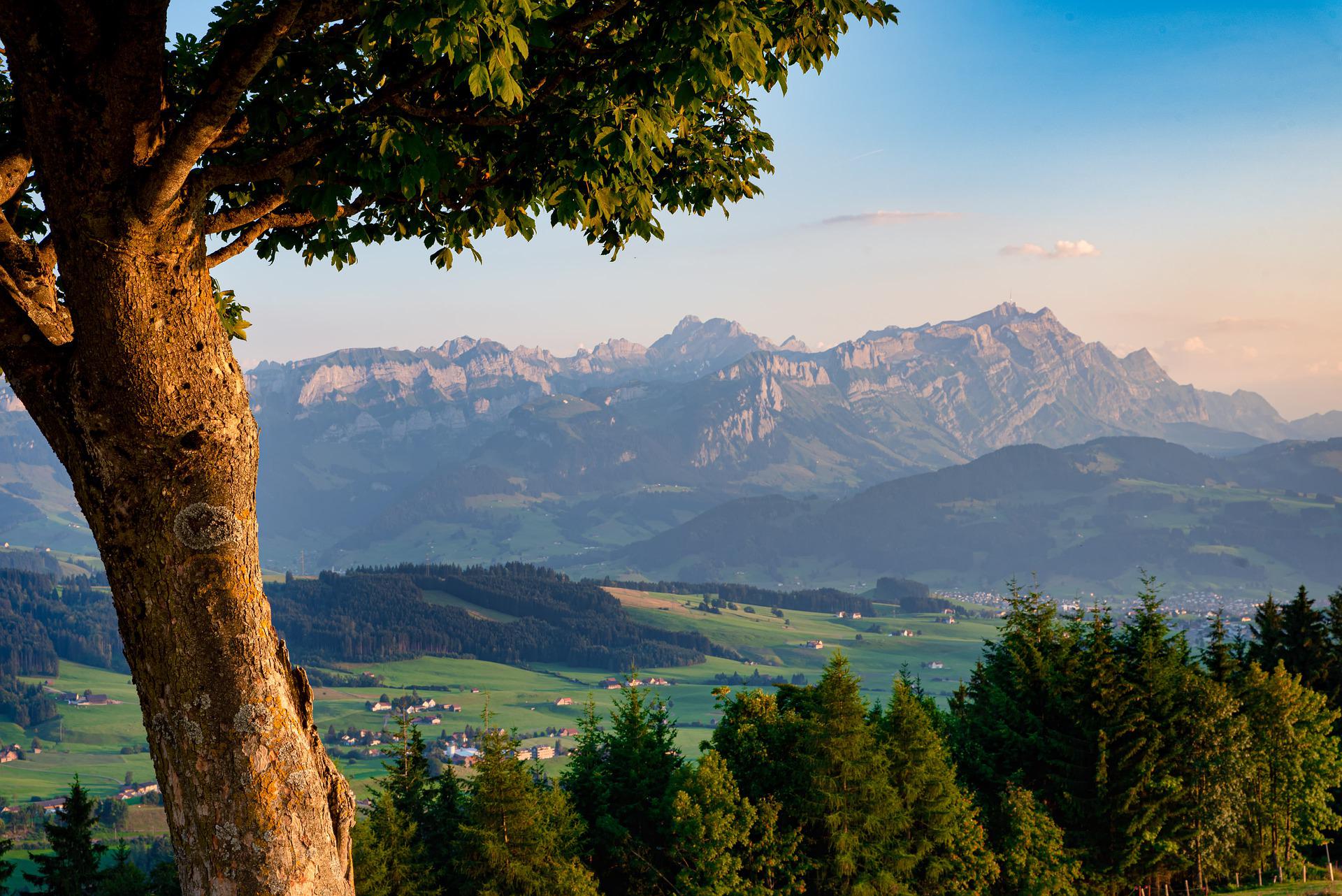 Ständeratskommission schlägt Abrissprämien und Spezialzonen im Berggebiet vor
