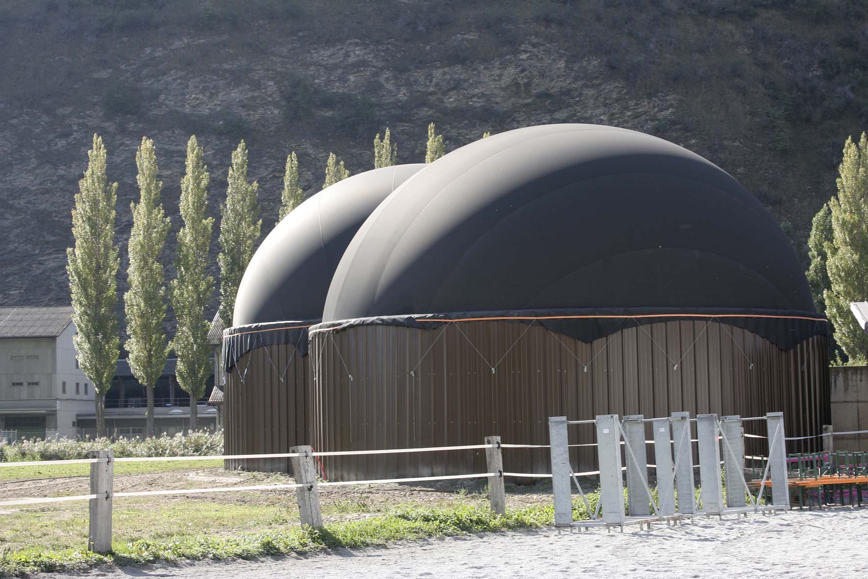 Alle Biogasanlagen zusammen produzierten heute etwa 20 Prozent des Stroms aus erneuerbaren Energien, schreibt Ökostrom Schweiz. (Bild lid)