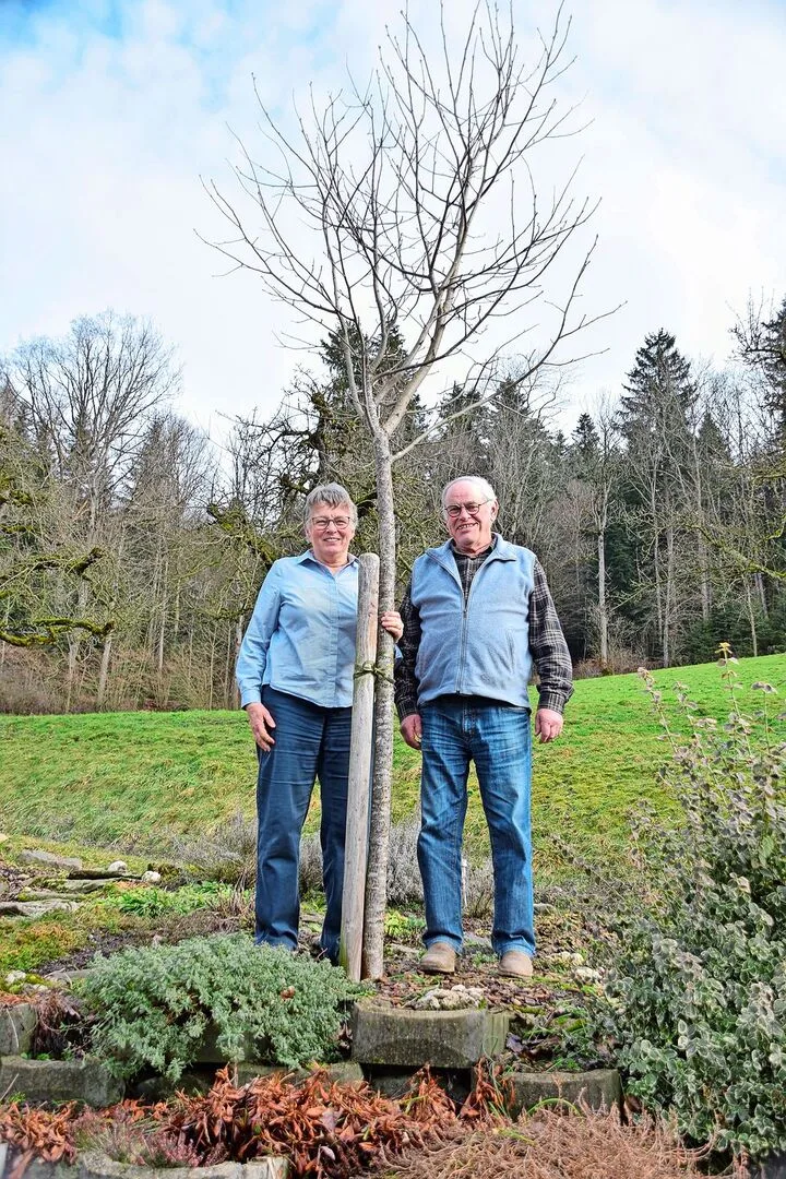 4d3cd4d440e4578f23e9e6ad78d147cf3d419c99b7943ee0055f1c65f96fd310 Therese und Ueli Schüpbach aus Freimettigen hoffen, dass die junge Generation in Zukunft mehr für ihre Produkte erhalten. Gleichzeitig wünschen sie sich, dass die Bürokratie in der Landwirtschaft weniger wird.