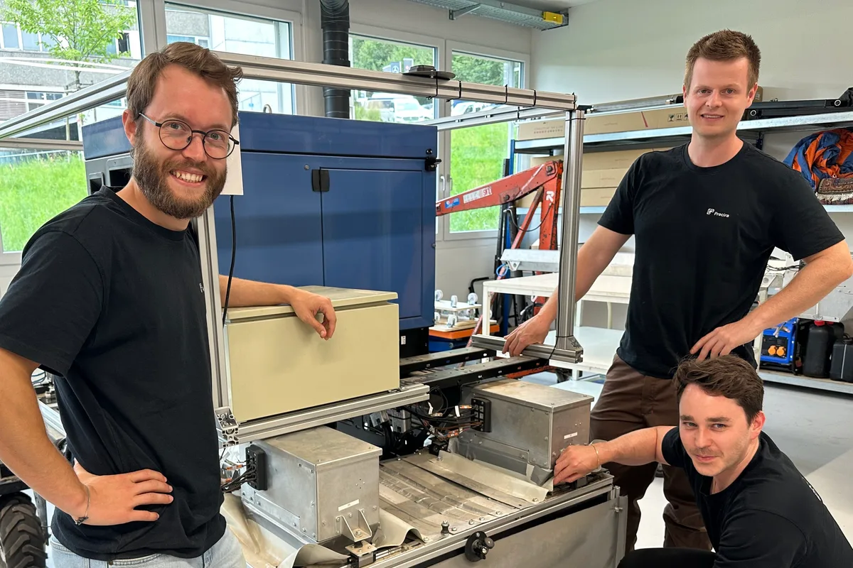 Team Precira.jpeg Hinter Precira stehen drei Schulfreunde aus dem Freiamt: Gründer Marius Gächter (r.), Elektroingenieur Mario Steinger (l.) und der Informatiker Joel Rüttimann.