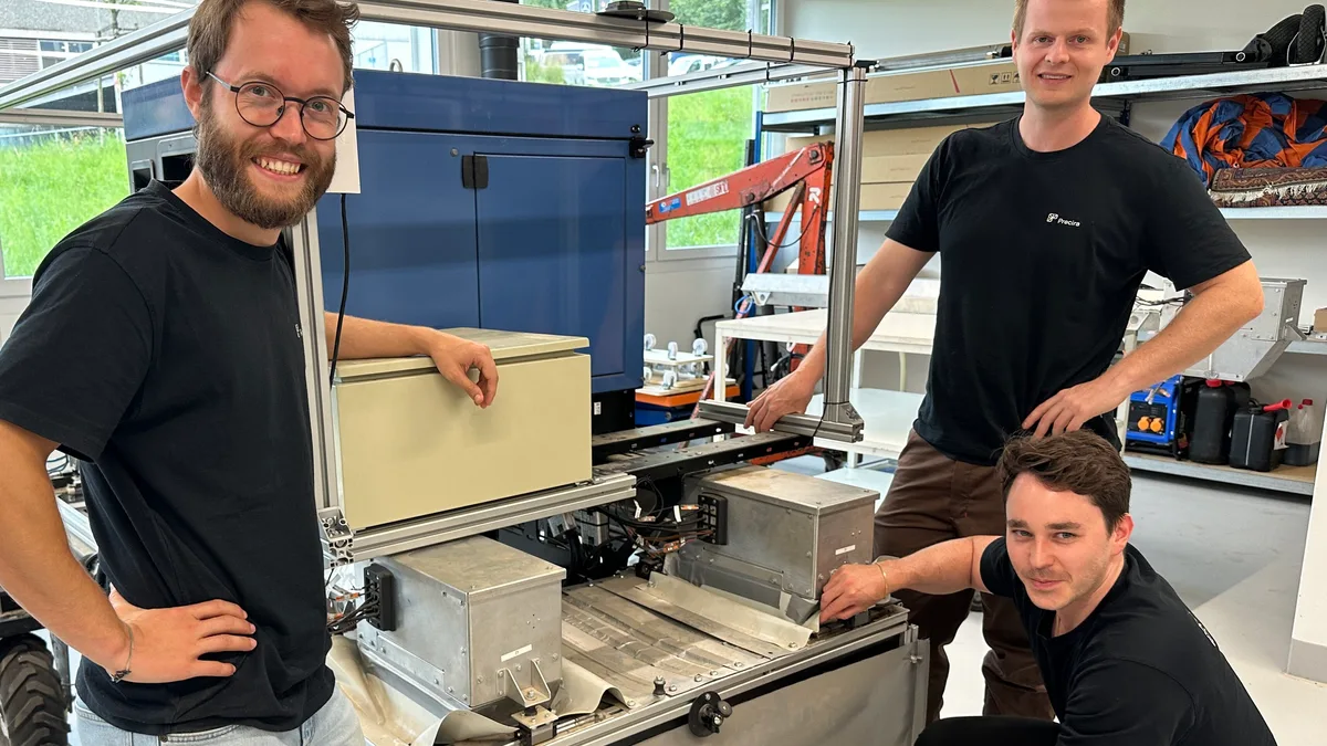 Team Precira.jpeg Hinter Precira stehen drei Schulfreunde aus dem Freiamt: Gründer Marius Gächter (r.), Elektroingenieur Mario Steinger (l.) und der Informatiker Joel Rüttimann.