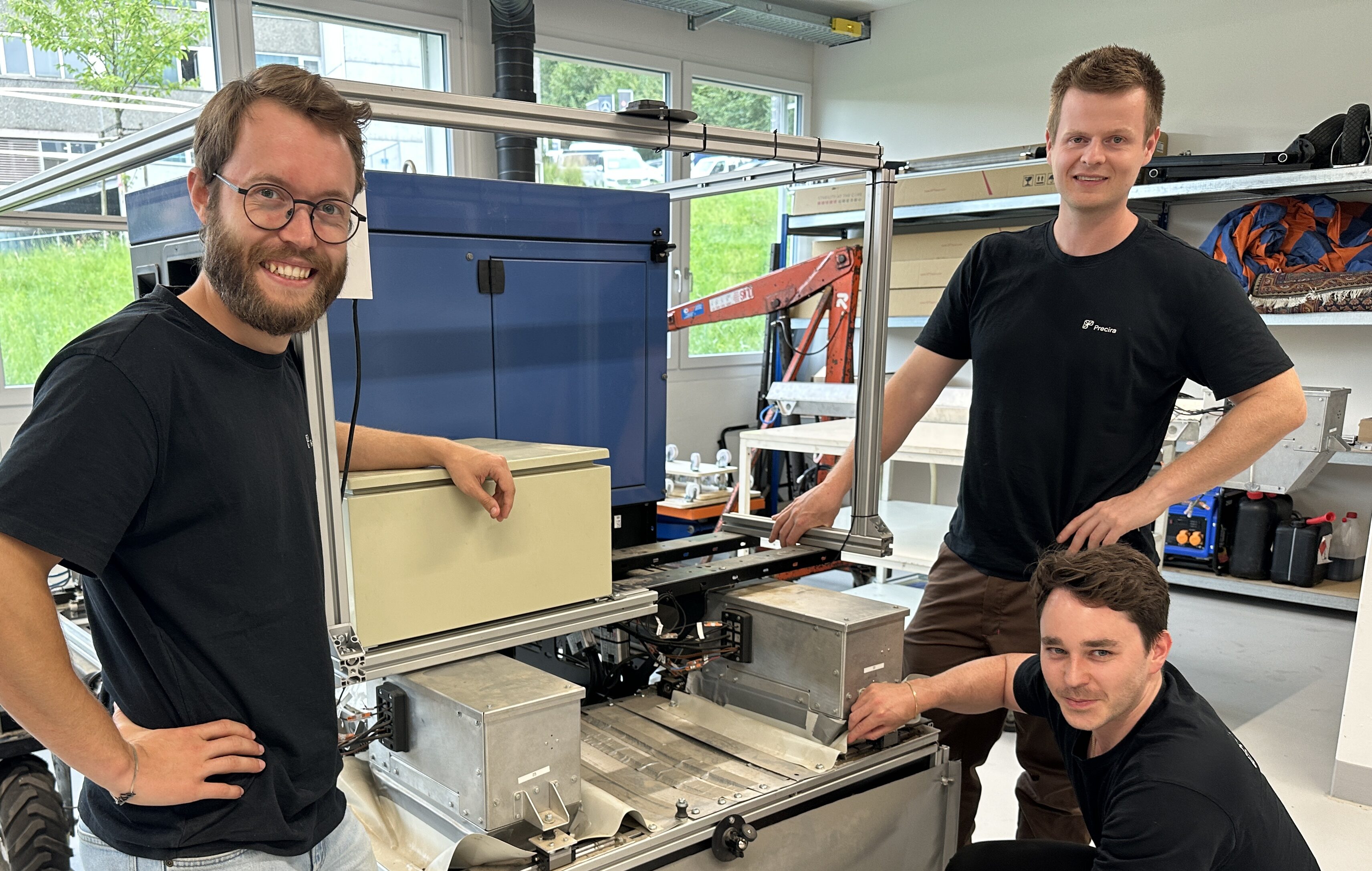 Team Precira.jpeg Hinter Precira stehen drei Schulfreunde aus dem Freiamt: Gründer Marius Gächter (r.), Elektroingenieur Mario Steinger (rl.) und der Informatiker Joel Rüttimann.