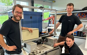 Hinter Precira stehen drei Schulfreunde aus dem Freiamt: Gründer Marius Gächter (r.), Elektroingenieur Mario Steinger (l.) und der Informatiker Joel Rüttimann.