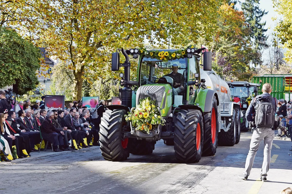 cb37a1813ddcc4d5b5a987aa42e451b23b03cb33 Ein Bild, das man sich im Moment nur schwer vorstellen kann: Viele Menschen säumen die Strassen und verfolgen den Umzug des Olma-Gastkantons mit. (Bild Stefanie Giger)