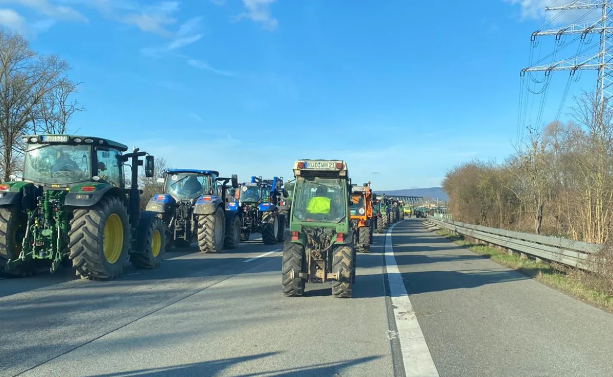 Deutsche Bauern legen Autobahnen lahm: «Es ist Wahnsinn, was hier los ist»