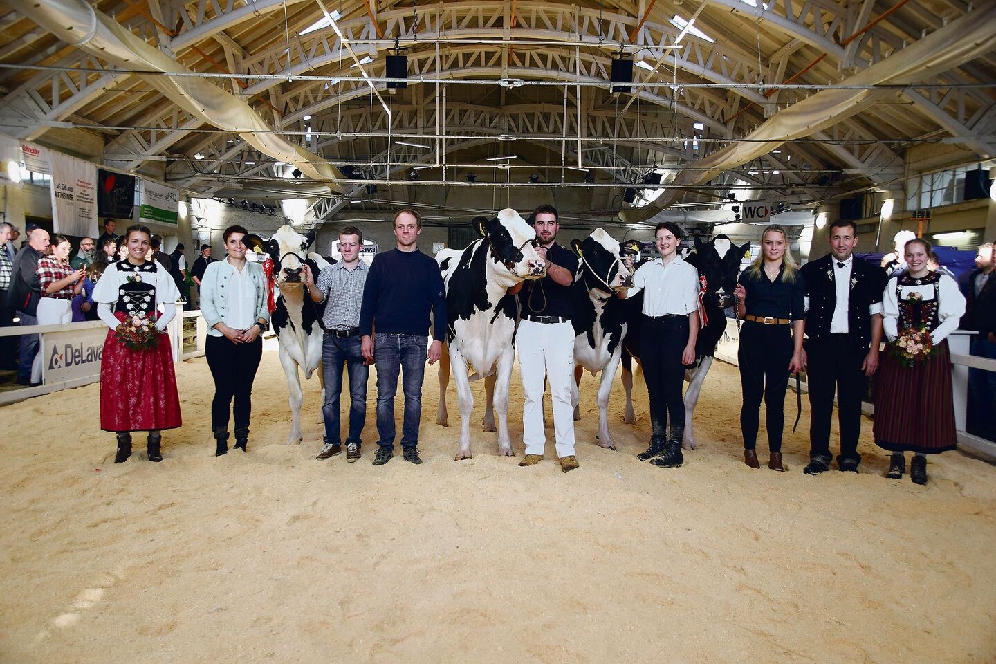 Senior-Championne-Wahl (v. l. n. r.): Reserve: Frauchwil 1Stclass Sheen; Championne: Illens Victor Noemi; Schöneuter: Fahrni Doppler Palma; Reserve: Allenbach Bad Manuela.