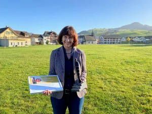 Barbara Ehrbar-Sutter, Geschäftsführerin der Breitenmoser Fleischspezialitäten AG und ihr Team sind stolz auf die Verleihung des Schweizer Arbeitgeber Awards 2020 an ihr Unternehmen. (Bild SFF)