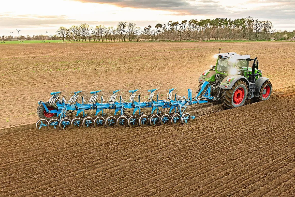 Der neue Lemken-Aufsattelpflug hat einen integrierten Packer.Bild: Lemken