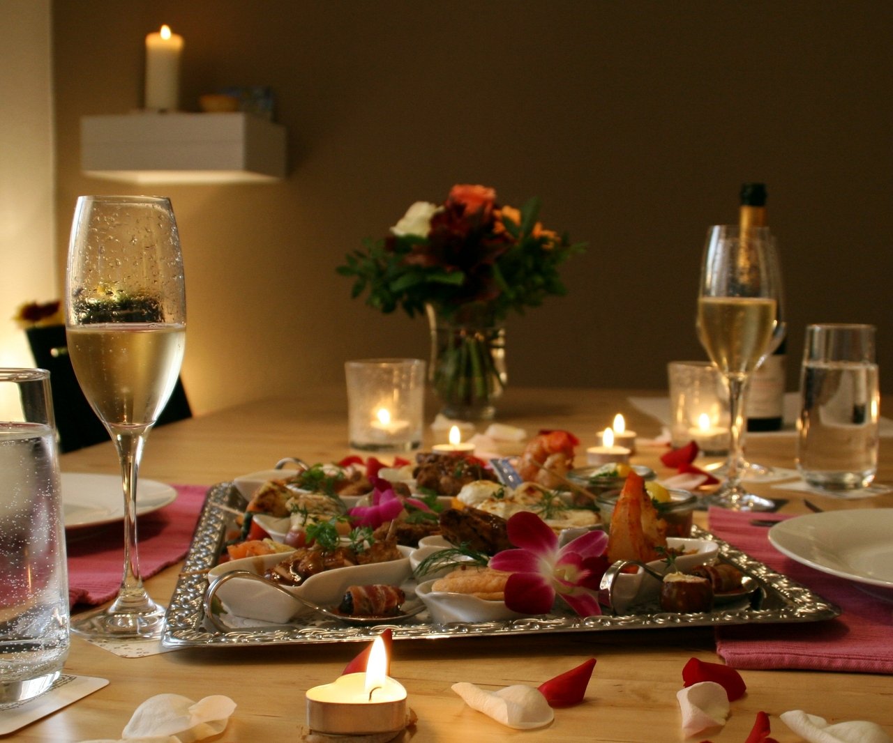 Ab 9. September 2014 lässt es sich bei Bäuerinnen und Landfrauen geschmackvoll und gesund speisen. (Bild: Christian Alex / pixelio.de)