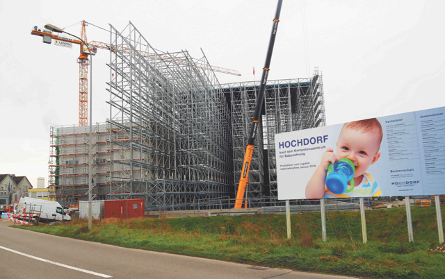 Die Situation an der Spitze der Hochdorf erinnert an eine Baustelle. Hier ein Bild aus Sulgen TG, wo der Milchverarbeiter sein Kompetenzzentrum für Babynahrung baut. (Bild Christian Weber)