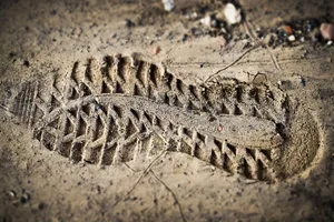 Schweizerinnen und Schweizer leben auf zu grossen Fuss. Wie stark die Corona-Krise den durchschnittlichen ökologischen Fussabdruck verkleinert hat, werde sich erst in drei Jahren zeigen. (Bild MichaelGaida / Pixabay)