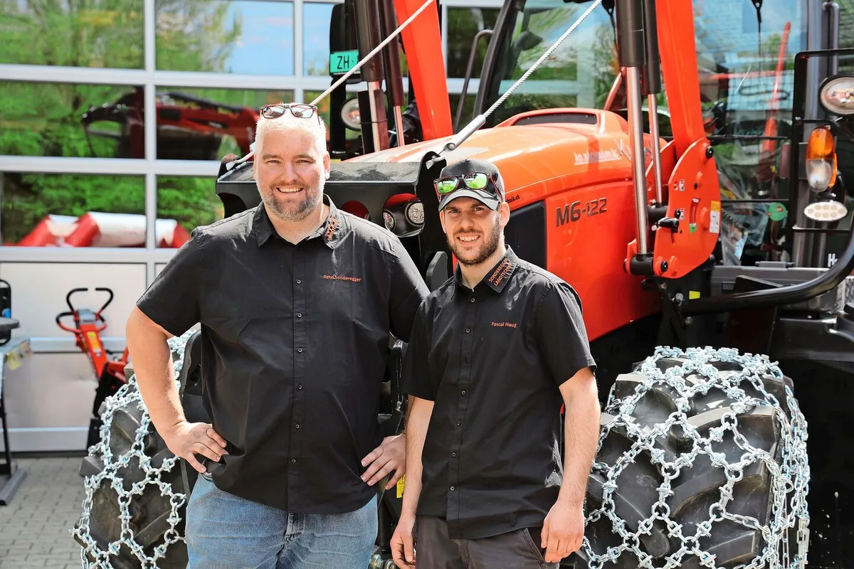7ca17f227855f4594f27e6c8f794d75114b3162f612a7c7d151ad28062955252 Reto Sonderegger (l.) führt den Betrieb zusammen mit seinem Angestellten Pascal Haug (r.).