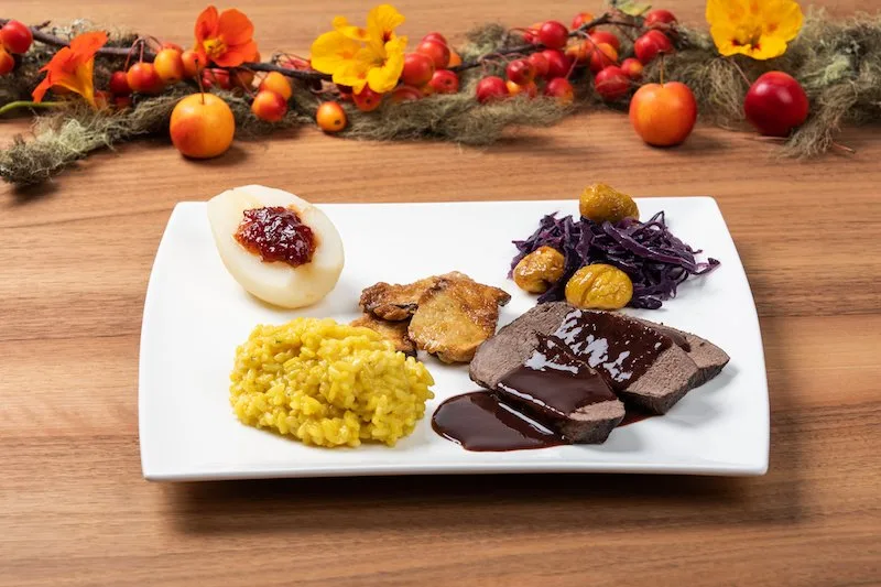 a6807749f960ea990c4907f3e5c6ae8df02be552 Hirschbraten mit Safranrisotto, Rotkraut und Herbstgarnitur. (Bilder SRF/Ueli Christoffel)