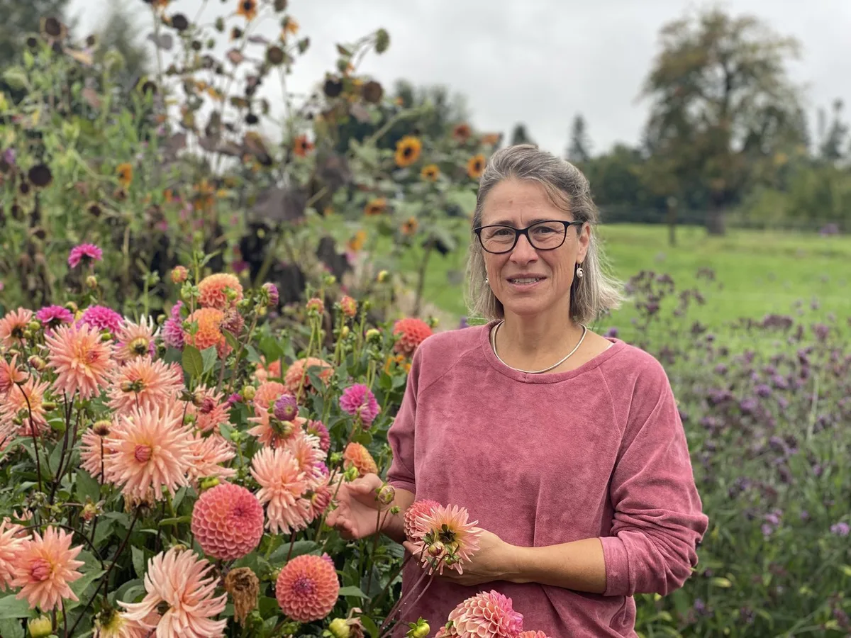 BZ-LAN2-40-Susanna Nachhaltige Schnittblumen auf dem Hof produzieren: Susanna Brönnimann gibt Einblicke in ihre Anfänge