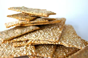 Rückstände eines hierzulande verbotenen Biozids in importiertem Sesam haben zu einer grösseren Anzahl Meldungen geführt, da diese Samen in diversen Produkten – von Brot über Müesli bis Cracker – verwendet werden.