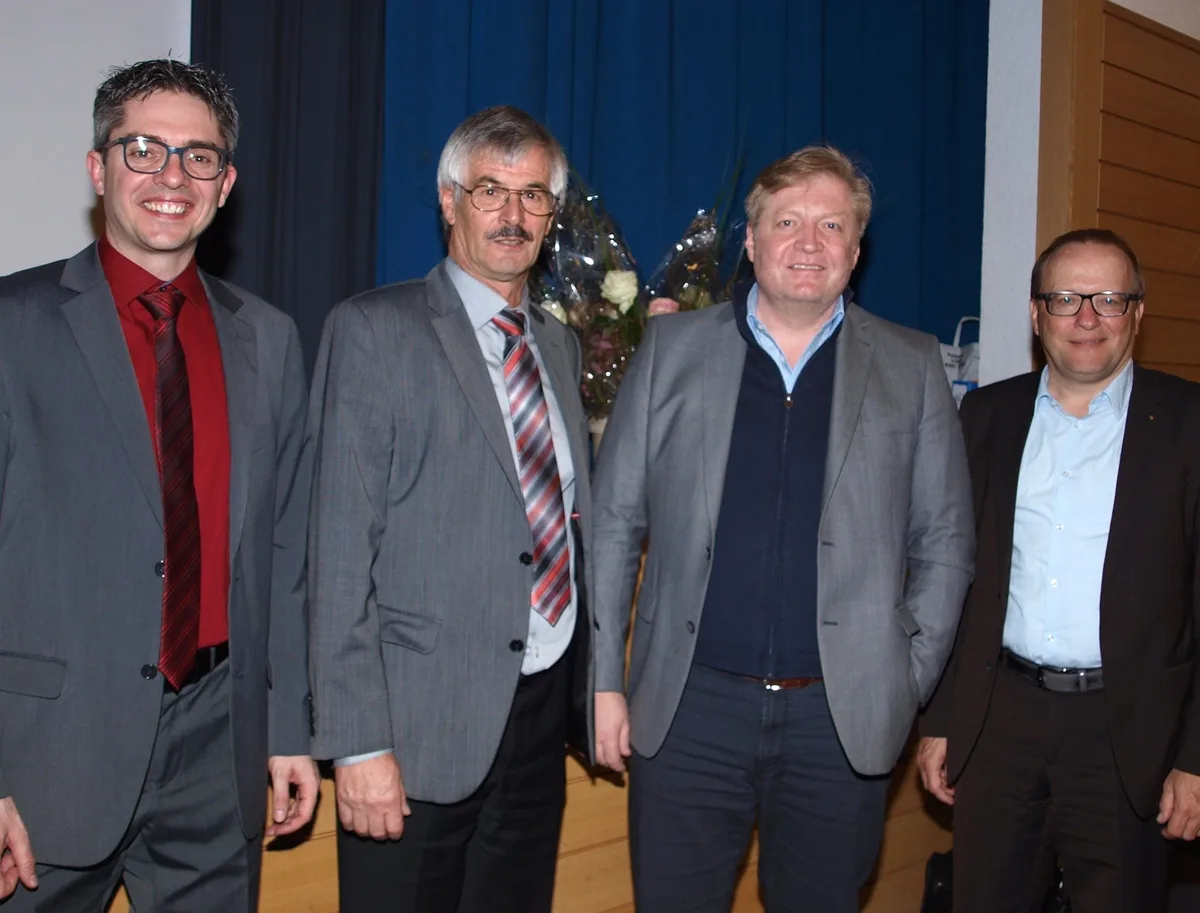 9eb044a03b7da23d9e03384300f2f6acd5a78a6b Urs Schwizer (v. l.), Roland Werner mit dem neuen Verwaltungsratspräsident Dr. Peter Pfeilschifter und dem neuen Verwaltungsratmitglied Marcel Gavillet. (Bild Mario Tosato)