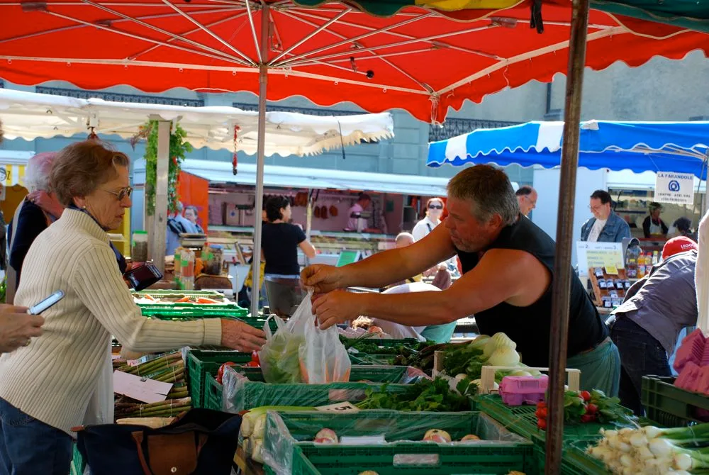 33b09fc367dd6b9a244ac052f608feb1c566cb19 Zehn Prozent der befragten Konsumenten gehen oft zum Wochenmarkt. (Bild Christine Caron-Wickli)
