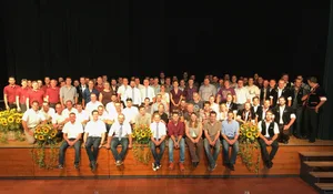 Alle neuen Meisterinnen und Meister posieren für ein Foto. (Bild Adrian Krebs)