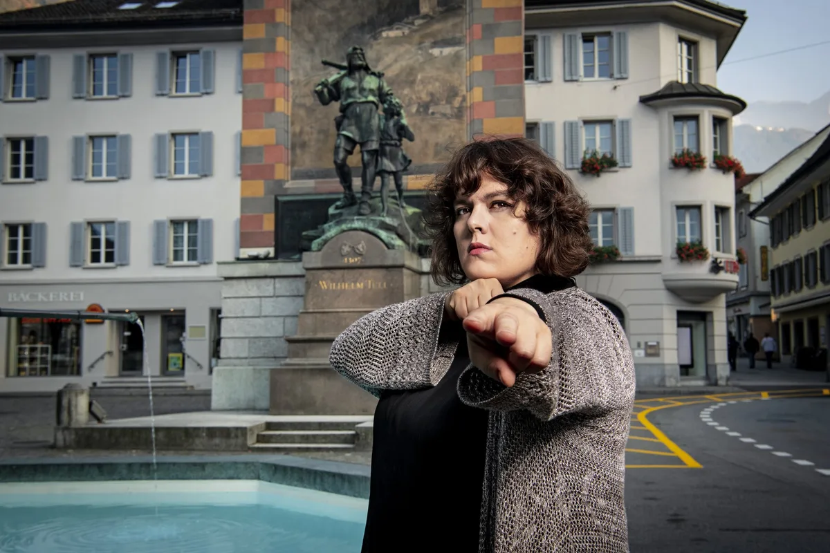 ffccae9e1cd59cf0a6c54d6555ec321b04776b56 Patti Basler kann Ereignisse unglaublich schnell zusammenfassen. Diese gibt sie dann als «schnellste Protokollantin der Schweiz» direkt auf der Bühne wieder. (Bild www.geriborn.ch / Geri Born)