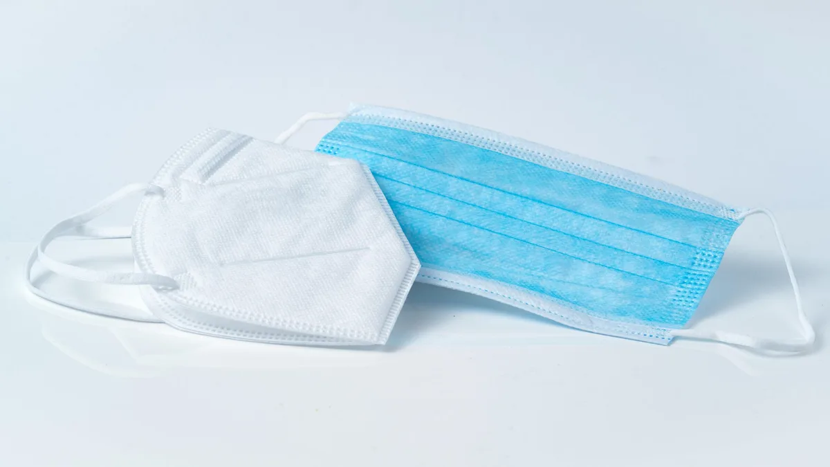 36d7e513d129960d1070bee7a450c5cbb2095c73 Maske tragen, bedeutet nicht gleich 100 prozentig geschützt sein. Häufig wird mit der Maske falsch umgegangen. Wir geben Ihnen 7 Tipps zum richtigen Umgang. (Bild Adobe Stock)