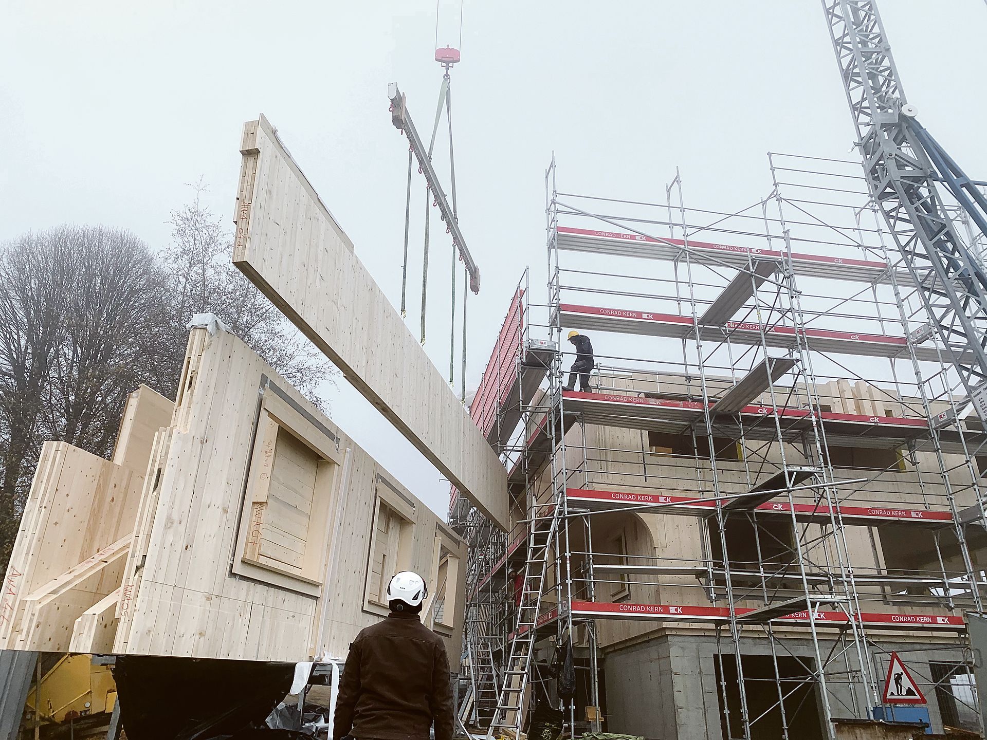 Bauen, ob zum Wohnen oder für Ökonomiebauten, bedingt frühzeitige und umfassende Planung. Spätere Wünsche erst während der Bauphase können sonst sehr teuer werden. (Symbolbild Josef Scherer)