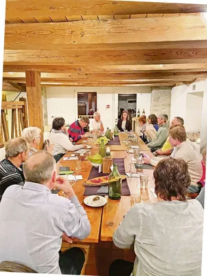 Markus Reinhard und Petra Grätzer (am Tisch hinten) diskutierten über ihre Agrotourismus-Erfahrungen.
