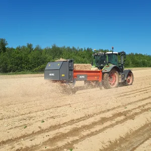 Mit dem Stroh lässt sich der Kontrast zwischen der Pflanze und dem Boden verringern, wodurch die Blattläuse die Kartoffelstauden weniger oft anfliegen.