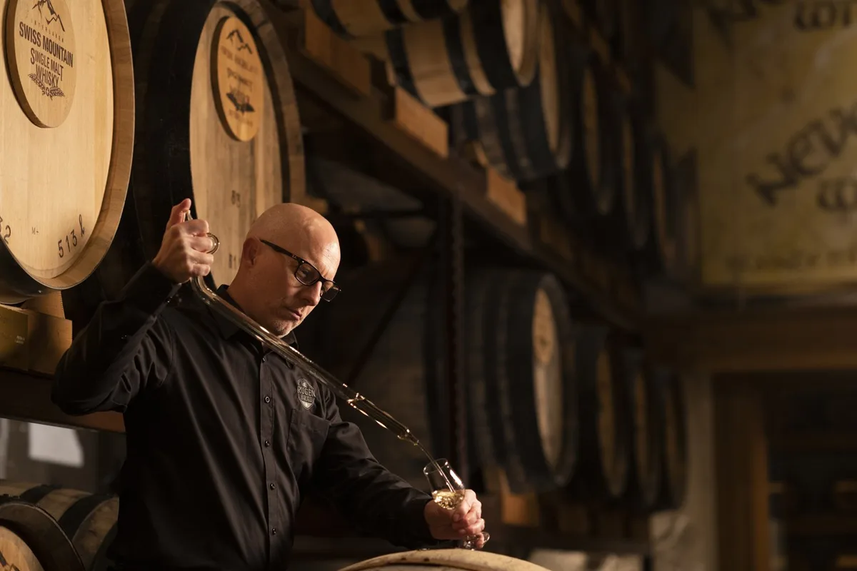 9449b7a4e5ac58079f8a3c778b82f51b8d551b19 Master Distiller Kurt Althaus (Bild Rugenbräu AG)