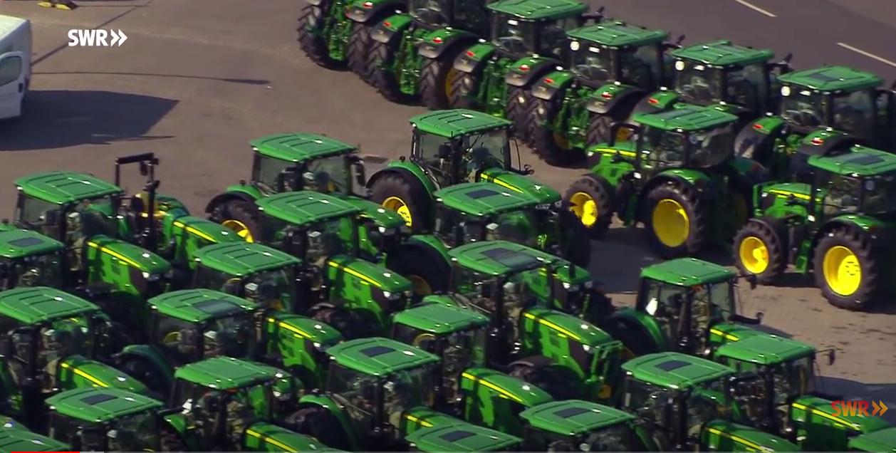 John Deere in Mannheim ist eine «deutsch-amerikanische Erfolgsgeschichte», wie es im Pressetext zum Dokfilm heisst. (Bild Screenshot Facebook)