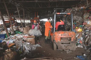 Der zentrale erste Schritt vor der Kompostierung ist eine gute Abfallsortierung, auch bei der Anlage «Takataka Solutions» in Nairobi (Kenia).