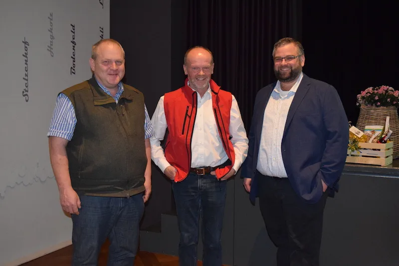 7dd8284af98aaff4354f9024bd35549e0d618413 Urs Schär (Mitte) flankiert von Thomas Fuchs (links) und Robert Hess, Stabstelle Recht beim Veterinäramt, an einem Anlass im Januar 2020. (Bild Stefanie Giger)
