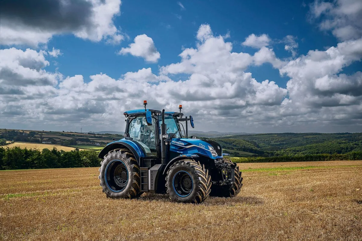 08c919763ddc254ae51bbda4cec5b1991445b20996415dc0a7316d69d639fdb4 Der Vorserienprototyp des New Holland T7 Methane Powered läuft mit flüssigem Gas und soll die gleiche Leistung aufweisen wie ein Dieselverbrenner.