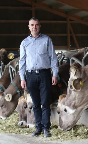Urs Werder ist Präsident der Branchenorganisation Butter und der Branchenorganisation Schweizer Milchpulver sowie Präsident der SMP Käsereimilchkommission und Geschäftsführungsmitglied der Sortenorganisation Appenzeller Käse.