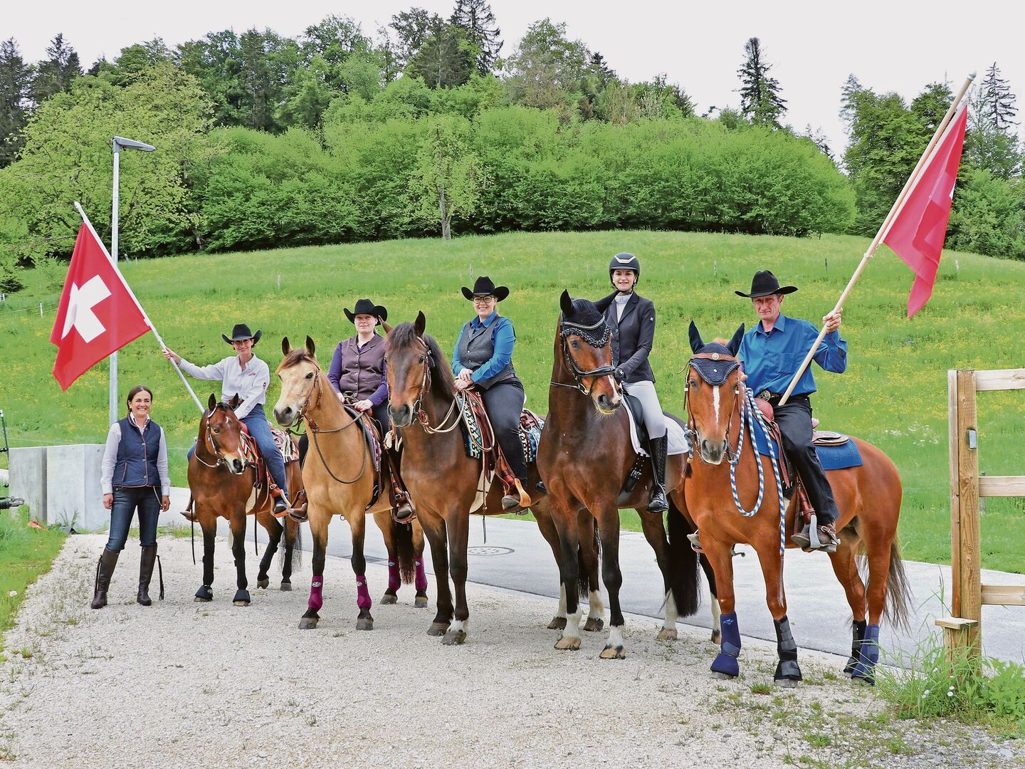 Sie freuen sich auf ihren Auftritt an der grossen Show in Lenzburg und den Pferdetreck dorthin. Links Sanja Leuenberger.