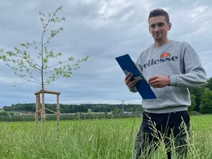 Pascal Ott absolviert seine Zweitausbildung als Landwirt. Er arbeitet auf dem Bözberg im Kanton Aargau.