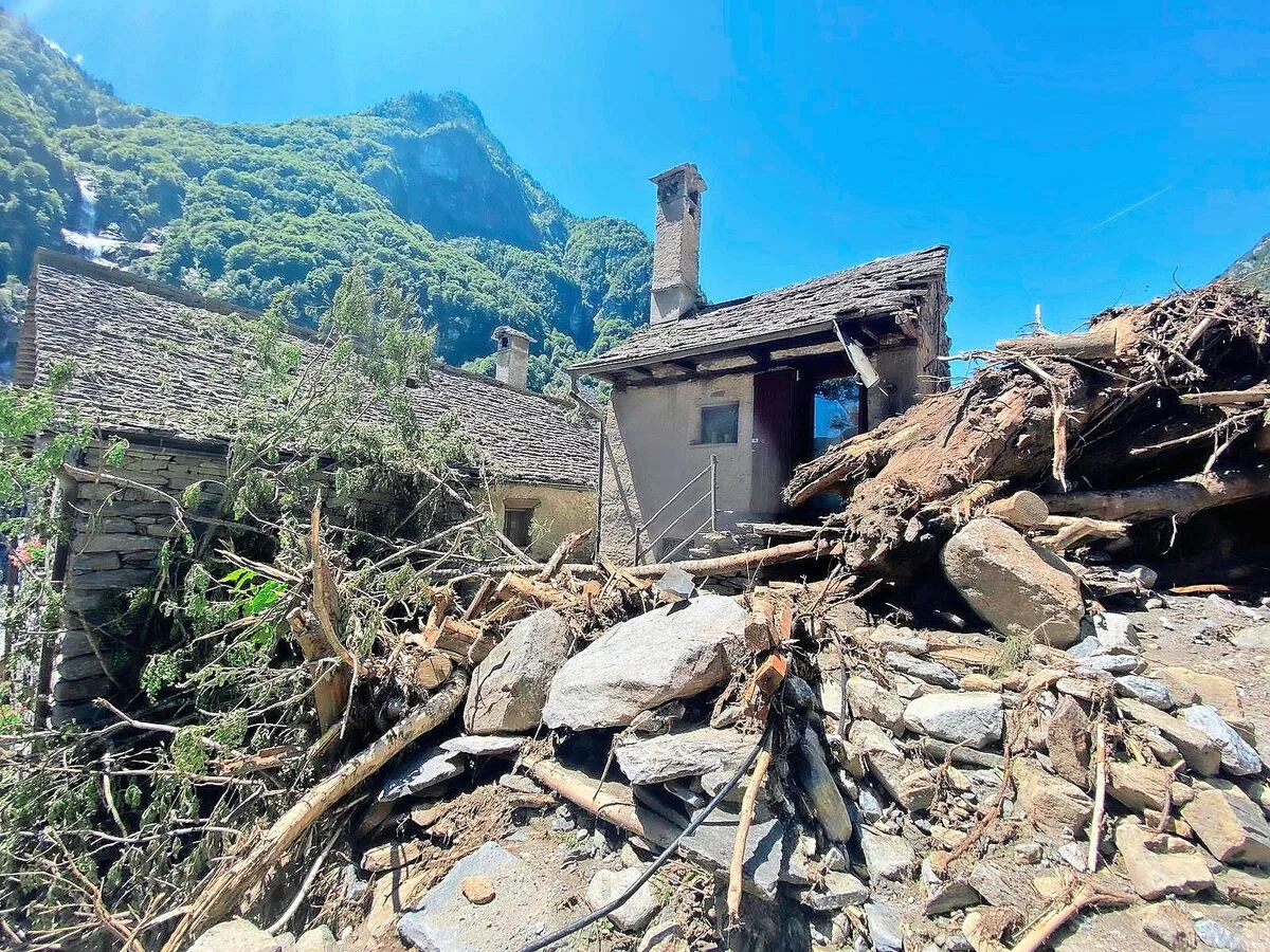 Die Wassermassen richteten im Maggiatal enorme Zerstörung an, manche Orte waren noch zur Wochenmitte nur per Helikopter erreichbar. Die Bevölkerung ist nun auf Hilfe angewiesen.