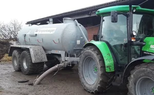 Für eine ausgeglichene Nährstoff-Bilanz auf dem Hof geben Landwirte überschüssigen Hofdünger ab. Bei den Transportmengen ist aber auch eingerechnet, was nach Kompostierung oder Vergärung wieder auf den Ursprungsbetrieb zurückkommt.