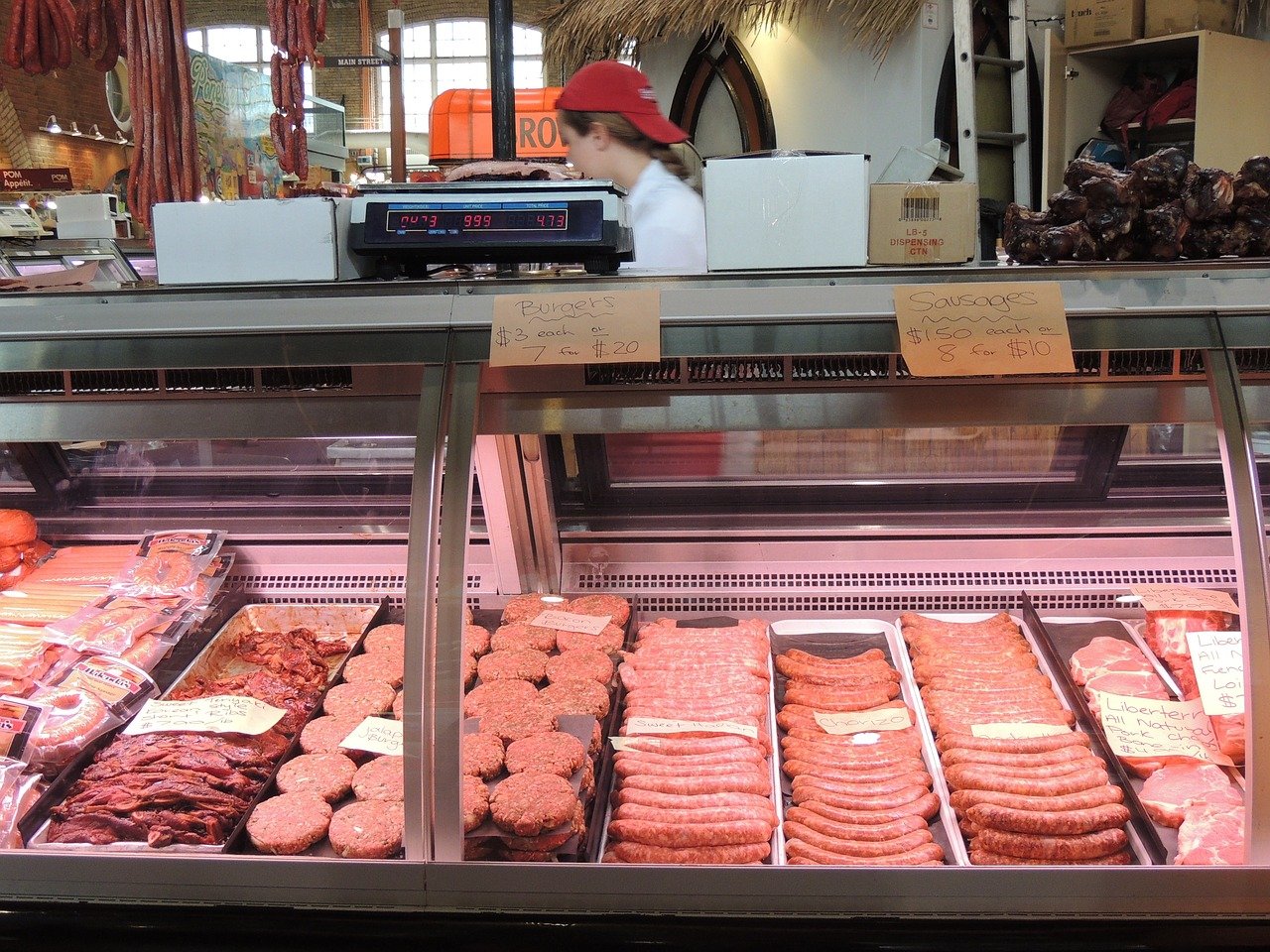 Fleisch: der Konsum wird umstrittener, Metzger werden tätlich angegriffen. (Bild Pixabay)