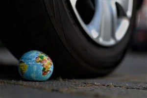 Der Bundesrat will sich darauf konzentrieren, den Treibhausgas-Ausstoss der Schweizerinnen und Schweizer individuell zu senken. Das sei der falsche Ansatz, kritisiert der Klimastreik.