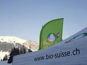Der Mehrpreis soll die höheren Produktionskosten decken. Um die ehrgeizigen Ziele zu erreichen brauche es schliesslich das Engagement der ganzen Bio-Branche.