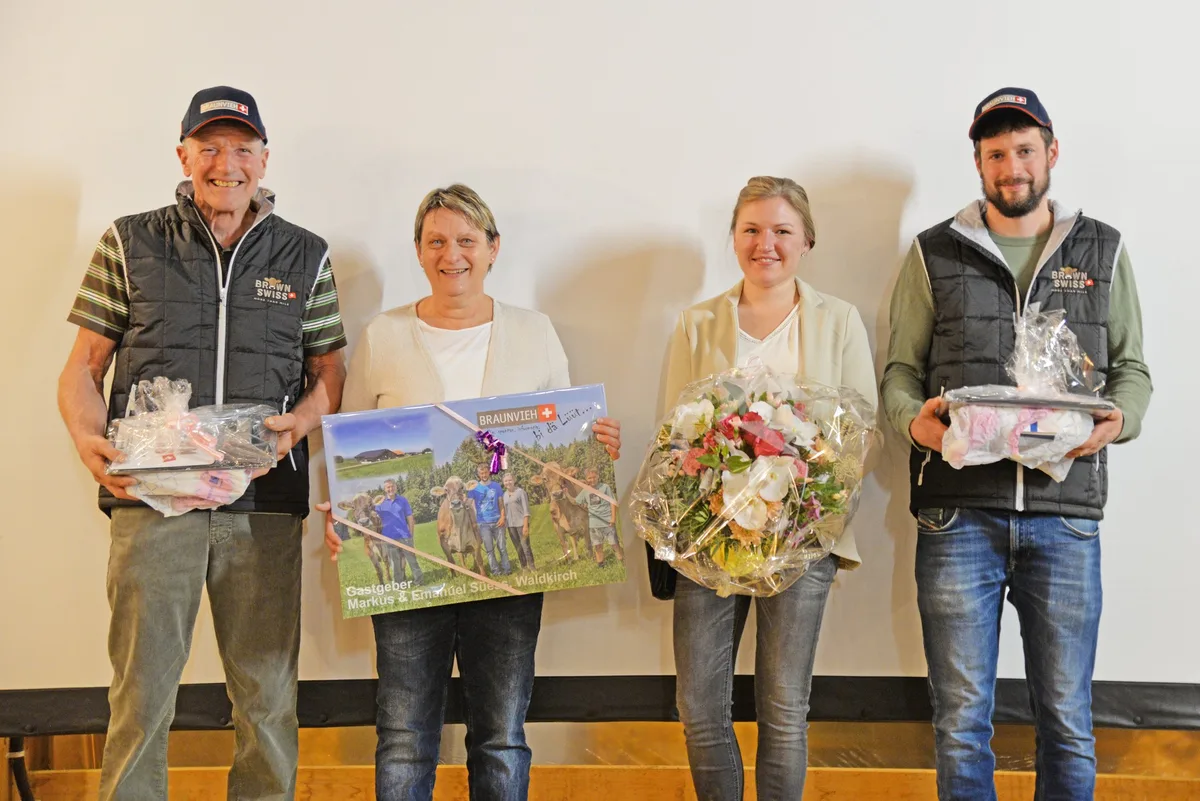 Familie_Suess_Waldkirch Freude an Brown Swiss, Gurt und Blüem