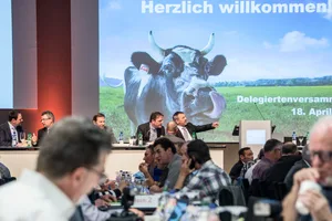 SMP-Präsident Hanspeter Kern und SMP-Direktor Stephan Hagenbuch kurz bevor die Versammlung beginnt. (Bild hja)
