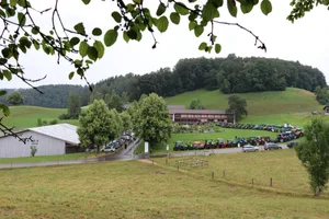 An der Liebegg-Schlussfeier darf jeweils ein Traktoren-Korso nicht fehlen. Bild: BauZ