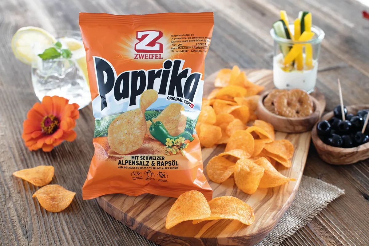 b109c3d8360ca5f7bab7753ba3557b5954cb70d6 Marktführer Zweifel Pomy-Chips AG produziert 7500 Tonnen Chips pro Jahr. Dafür werden 24' 000 Tonnen Schweizer Kartoffeln verwertet – und 700 Tonnen Gewürze. (Bild: Zweifel)