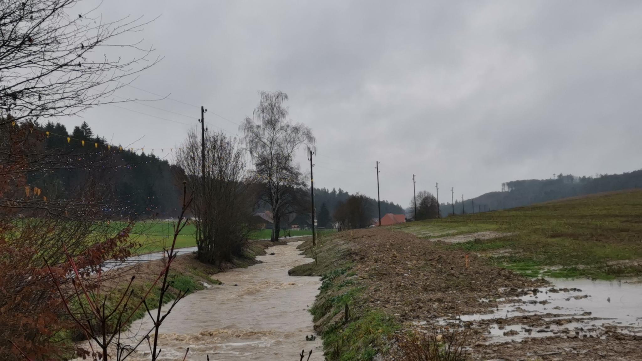 Intensiver Regen lässt Gewässerpegel vielerorts ansteigen