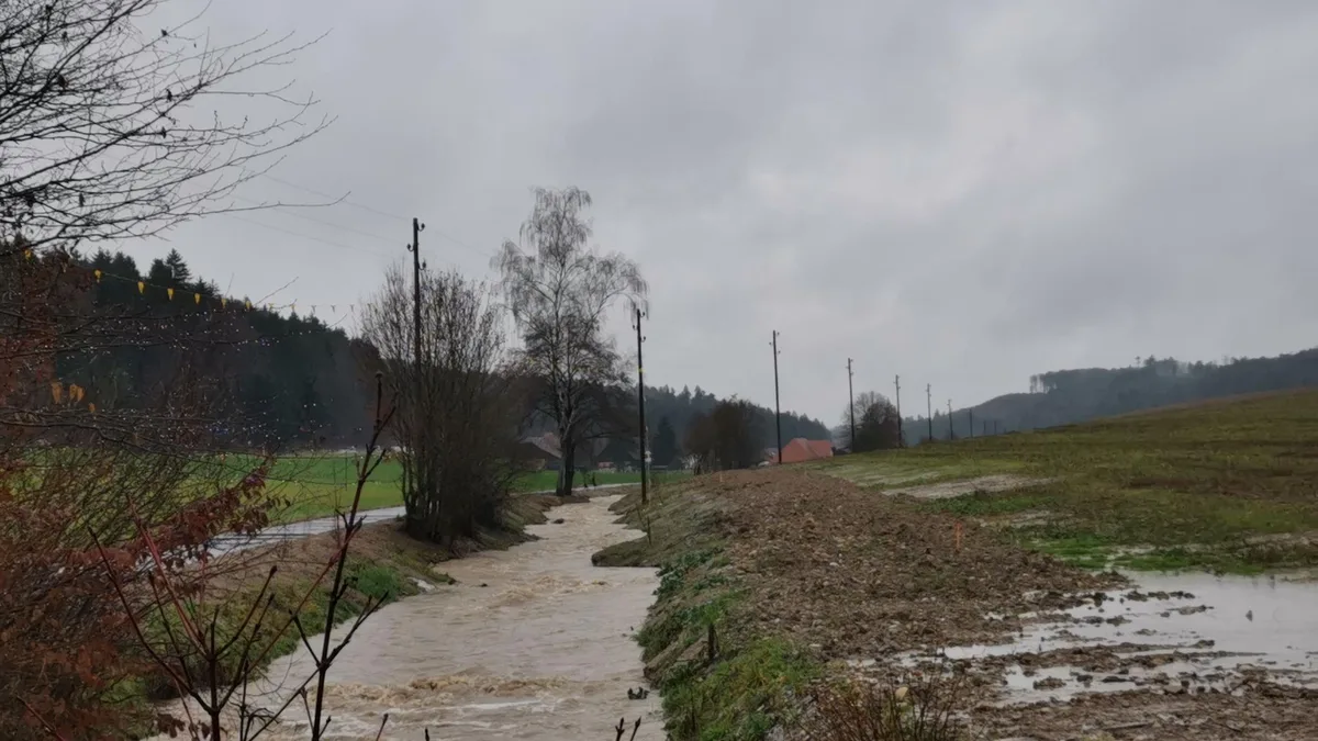 Hochwasser-MeretMassini Intensiver Regen lässt Gewässerpegel vielerorts ansteigen
