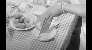 Fein geriebener Schabziger, Butter und «Gschwellti» - die Glarner Spezialität kommt einfach daher.